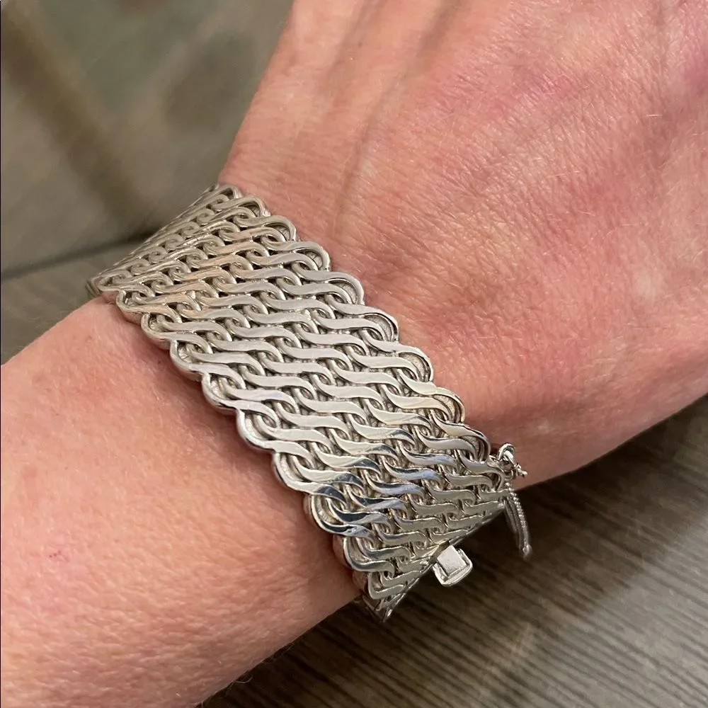 Vintage Crown TRIFARI Flattened Chain Textured Hinged Bracelet with Safety Chain